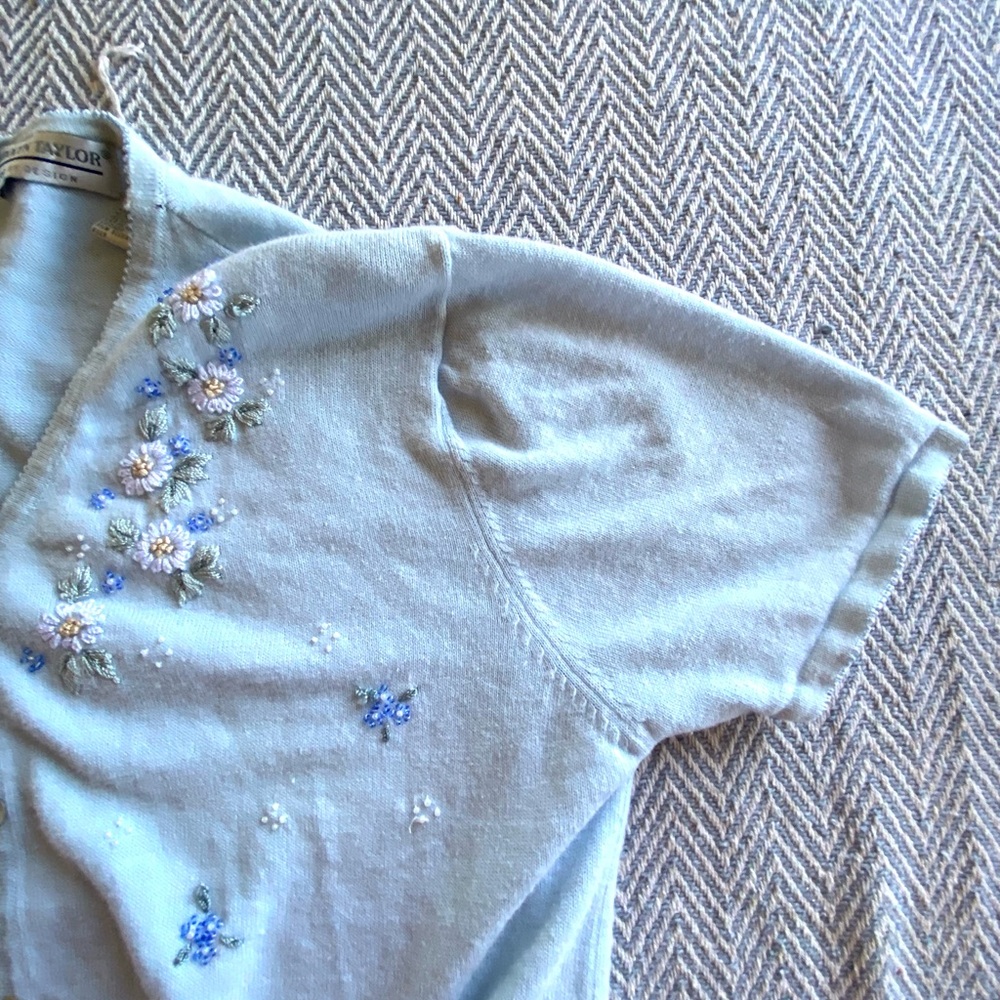Carolyn Taylor Preppy 90’s Embroidered Floral Breathable Button Spring Cardigan - Picture 2 of 13